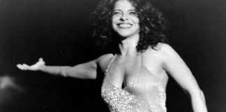 Morre, aos 77 anos, a cantora Gal Costa, a diva tropicalista que encantou o mundo