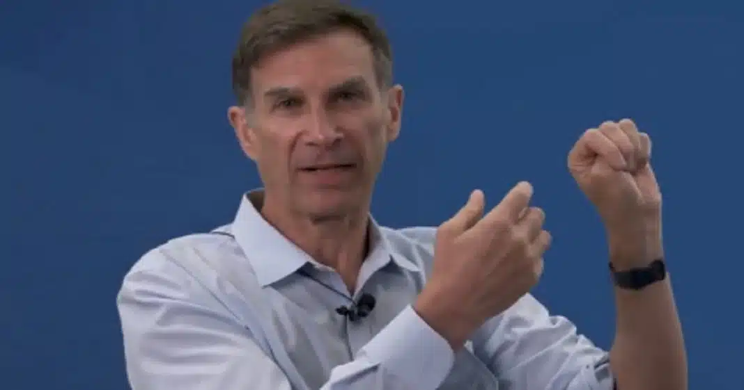 Jeffrey Bernstein Ph.D Especialista revela 4 sinais de que você pode estar destruindo a autoestima de seus filhos