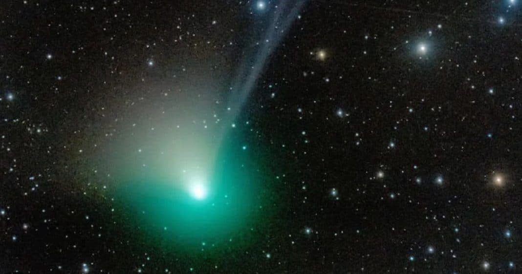 Após 50 mil anos, um cometa verde brilhante passará perto da Terra
