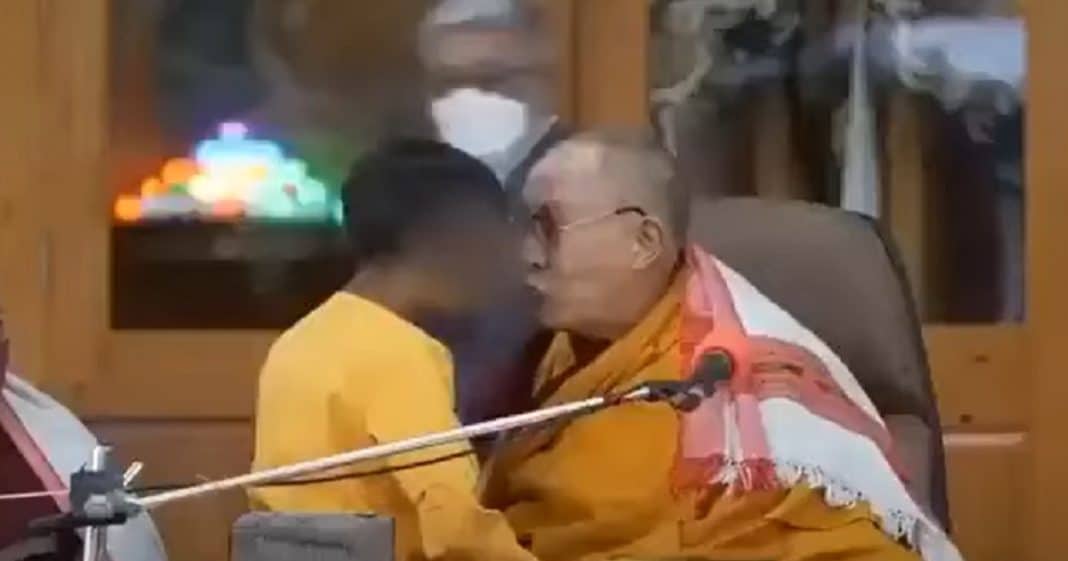 A divinização de homens e o beijo imperdoável que Dalai Lama pediu para uma criança