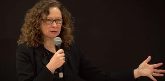 “Um filho não se perde na rua, se perde dentro de casa” – Com Catherine Steiner-Adair