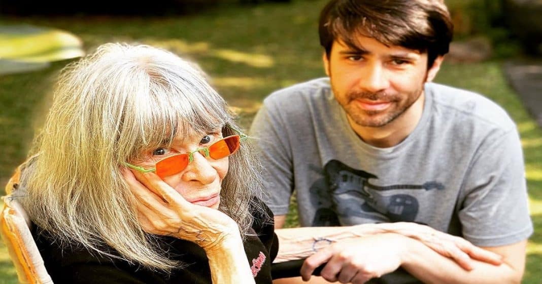 Filho de Rita Lee faz post viral com pergunta sobre sua mãe