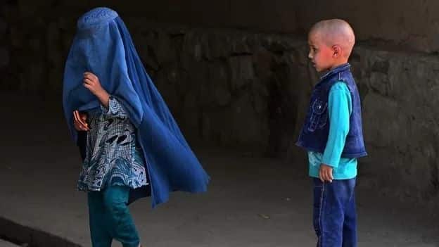 portalraizes.com - "Minha mãe me disfarçou de menino por 10 anos", diz Ayoubi sobre a opressão contra as mulheres no Afeganistão