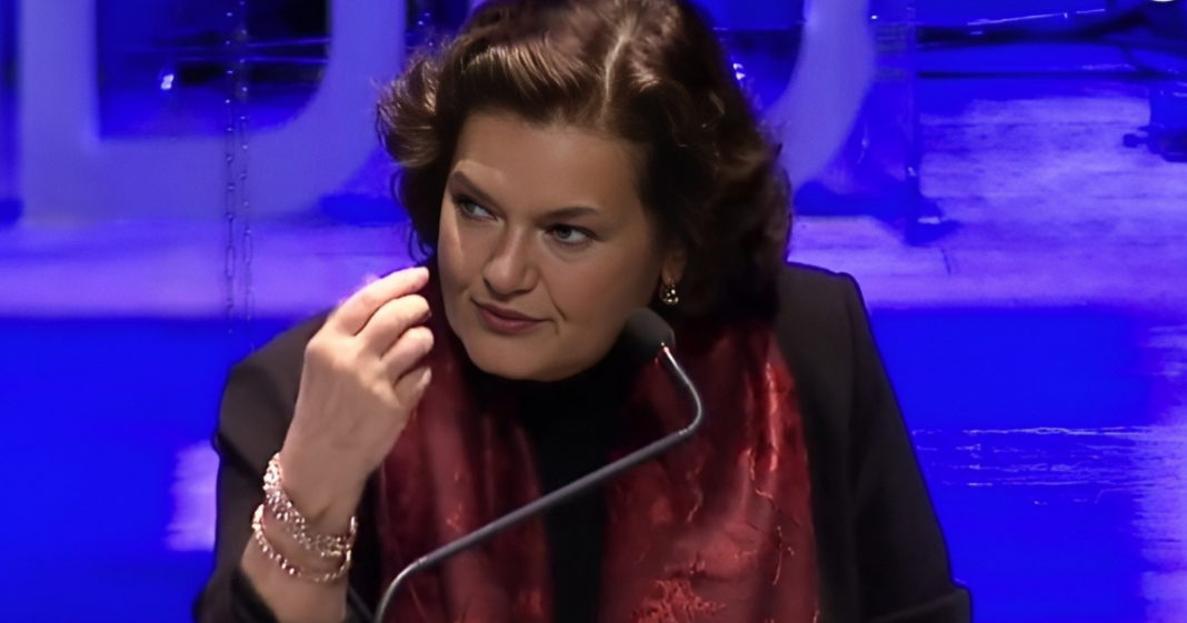 “O que sustenta a psique da criança é a certeza de que naquele ambiente familiar, ela ocupa um espaço de desejo e de amor” – Élisabeth Roudinesco