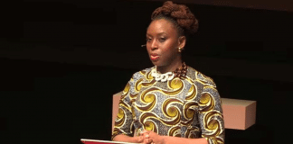 Ensine a criança a questionar o que a cultura naturaliza – Chimamanda Ngozi Adichie