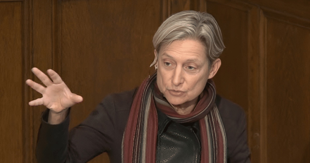 Não há nada mais subversivo do que a mulher que se recusa a ser interpretada por narrativas impostas – Com Judith Butler