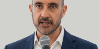 Todas as famílias perfeitas se parecem. As famílias reais se constroem cada uma à sua maneira