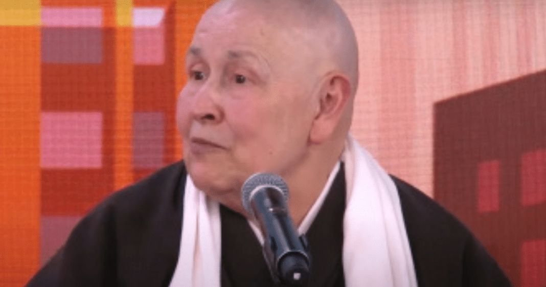 “Mudar dá trabalho, mas permanecer onde nos machuca é tortura”