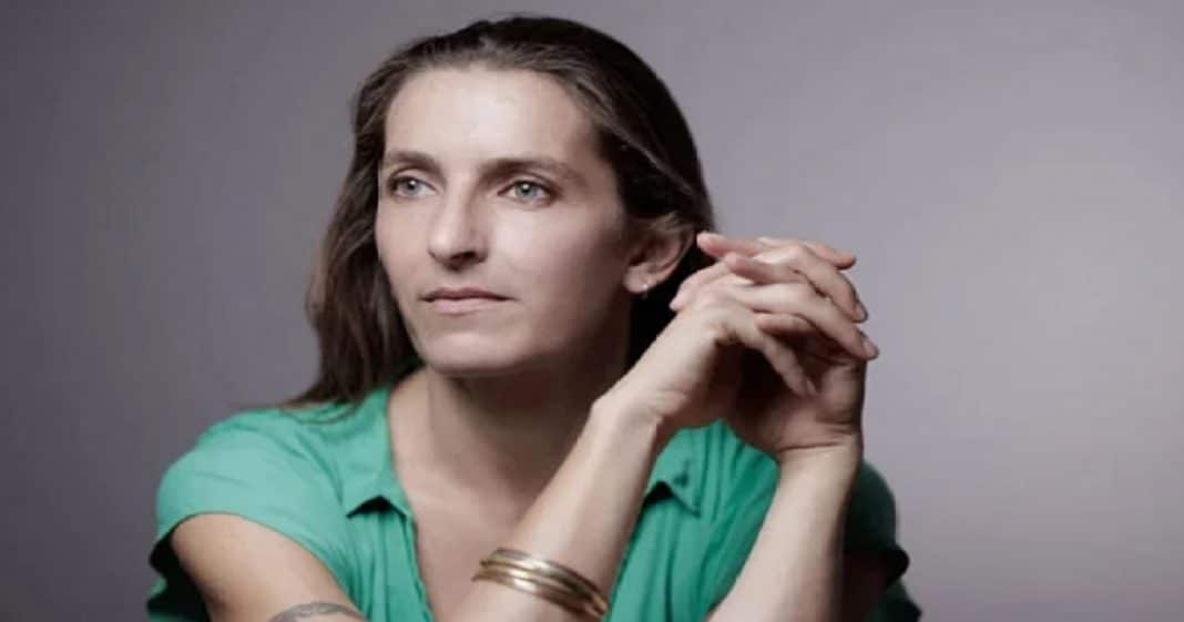 Uma criança não pode abrir ou fechar a porta do consentimento. Ela não alcança a maçaneta